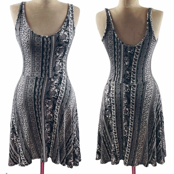 See You Monday Fit & Fare Dress - Picture 4 of 8